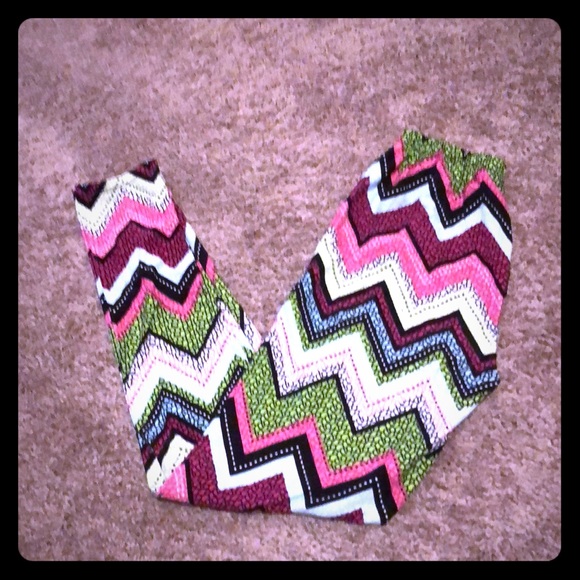 Fun zigzag buttery soft leggings. - Picture 1 of 5